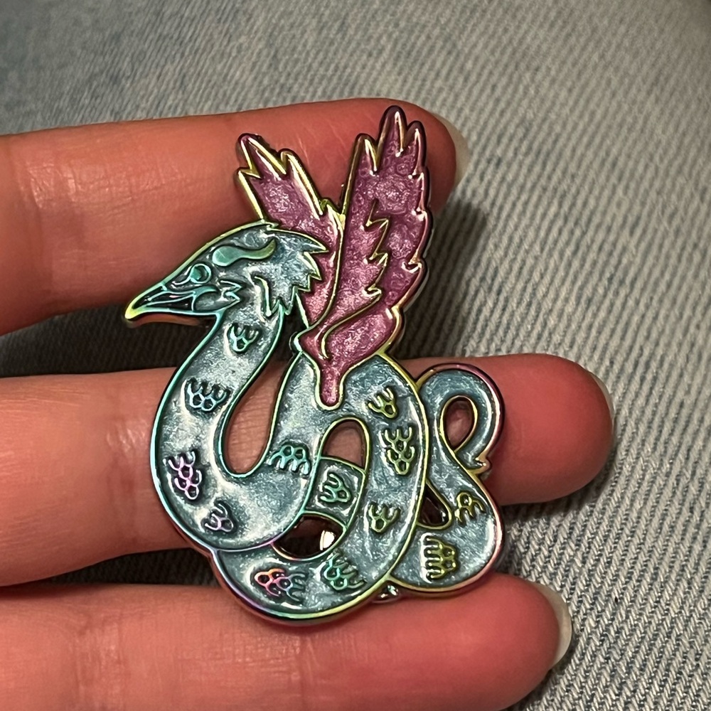 Limited edition loot crate Fantastic beasts, Harry Potter, rainbow occamy pin